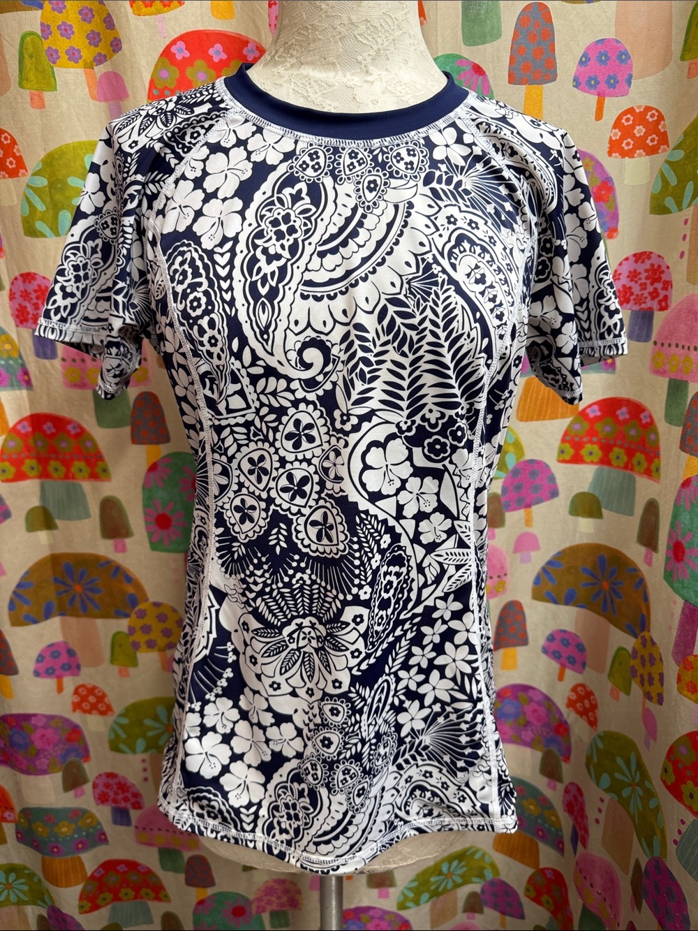 Tommy Bahama Navy and White Paisley Floral S/S Rash Guard. Large